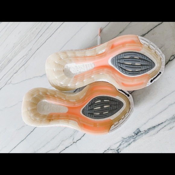 Women’s Ultraboost 21 size 7 - Picture 4 of 5